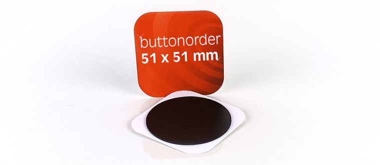 Öko-Buttons als Kühlschrankmagnet