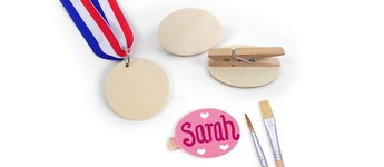 Wooden button badges Vorschaubild