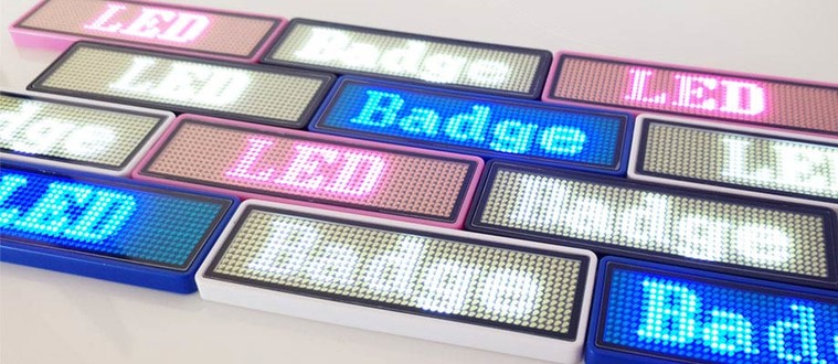 Piokoy LED-Namensschild für Unternehmen Programmierbare Digitale Anzeige für Bildlaufnachrichten Wiederaufladbarer LED-Kartenbildschirm für Die Supermarktschule Und Das Restaurant Der