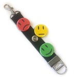 Portachiavi nastro con 3 spille Smiley: verde, rosso, giallo