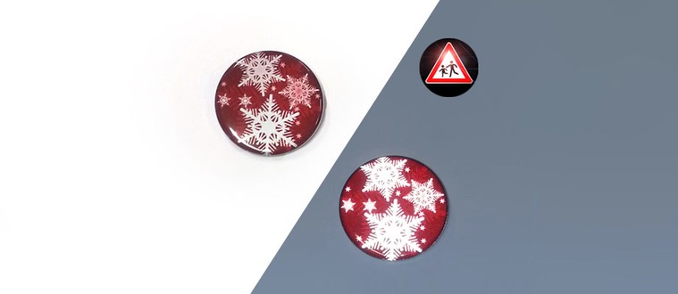 Chapa reflectantes con copos de nieve rojos